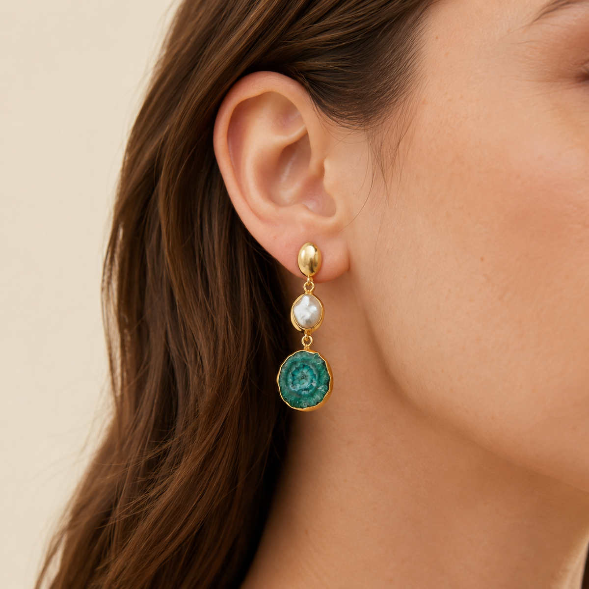 Gold-plated drop earrings with a baroque pearl and green agate pendant.