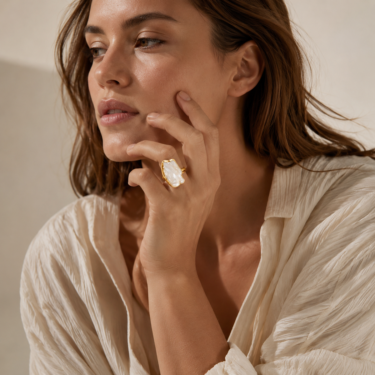 Mother of pearl ring with a sculptural baroque silhouette.