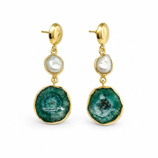 Gold-plated drop earrings with a baroque pearl and green agate pendant.