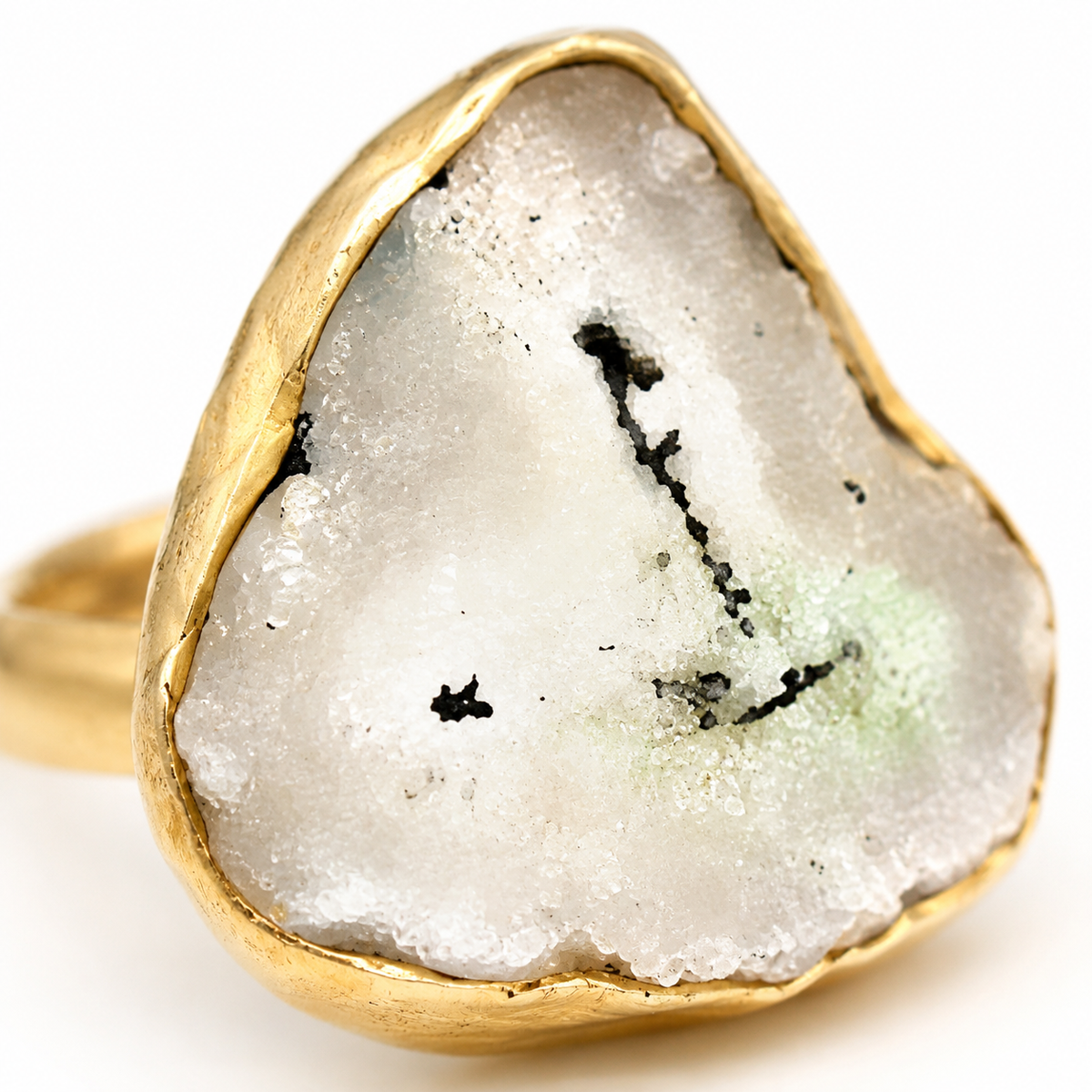 Close view of the solar quartz slice and gold-plated edge detail.